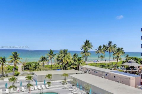 Copropriété à vendre à Miami Beach, Floride: 2 chambres, 235.41 m2 № 1332483 - photo 1