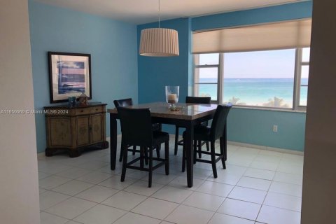 Copropriété à vendre à Miami Beach, Floride: 2 chambres, 235.41 m2 № 1332483 - photo 12