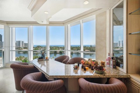 Condominio en venta en Aventura, Florida, 3 dormitorios, 245.26 m2 № 1221936 - foto 9