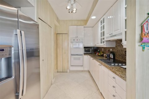 Copropriété à vendre à Aventura, Floride: 3 chambres, 245.26 m2 № 1221936 - photo 15