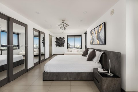 Condo in Miami Beach, Florida, 3 bedrooms  № 866325 - photo 16