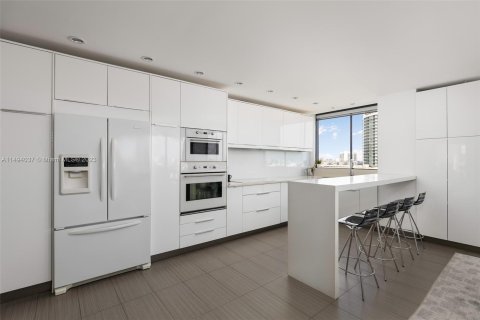 Condo in Miami Beach, Florida, 3 bedrooms  № 866325 - photo 9