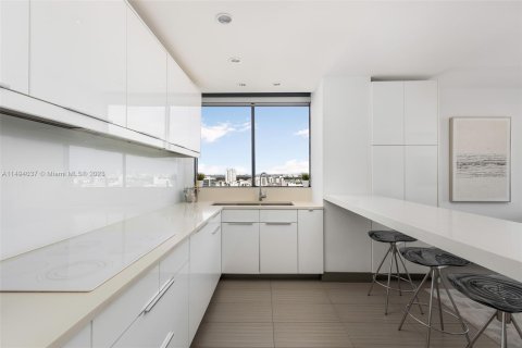 Condo in Miami Beach, Florida, 3 bedrooms  № 866325 - photo 11