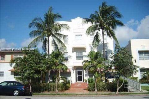 Снять в аренду квартиру в Майами-Бич, Флорида 1 спальня, 47.75м2, № 1135877 - фото 1