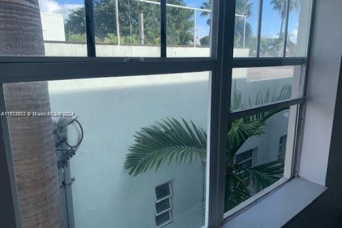 Снять в аренду квартиру в Майами-Бич, Флорида 1 спальня, 47.75м2, № 1135877 - фото 14