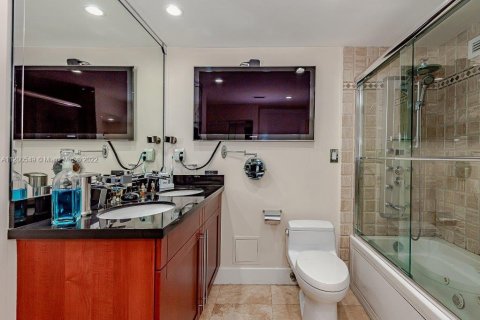 Condo in Miami Beach, Florida, 1 bedroom  № 23847 - photo 3