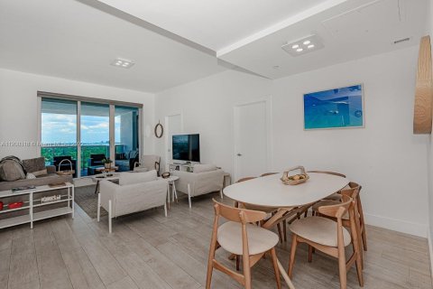 Condominio en alquiler en Miami Beach, Florida, 3 dormitorios, 109.62 m2 № 23846 - foto 5