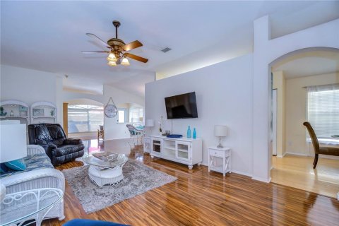 Casa en venta en Tampa, Florida, 4 dormitorios, 188.5 m2 № 1133273 - foto 10