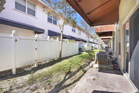 Townhouse in Oakland Park, Florida 2 bedrooms, 132.29 sq.m. № 983954 - photo 20