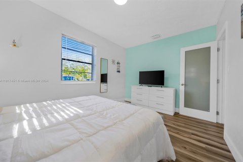 Casa en venta en Biscayne Park, Florida, 3 dormitorios, 145.11 m2 № 1238868 - foto 11