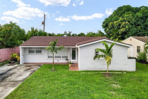 Casa en venta en Miramar, Florida, 4 dormitorios, 163.88 m2 № 1331341 - foto 2