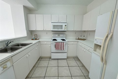 Townhouse in Miami, Florida 2 bedrooms, 114.64 sq.m. № 1421489 - photo 15