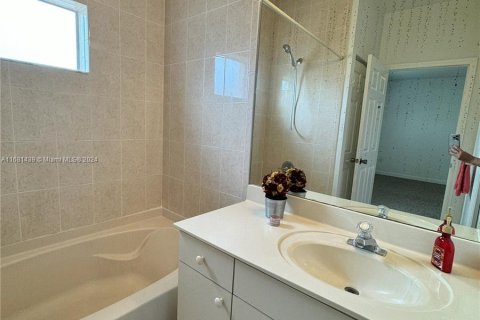 Townhouse in Miami, Florida 2 bedrooms, 114.64 sq.m. № 1421489 - photo 27