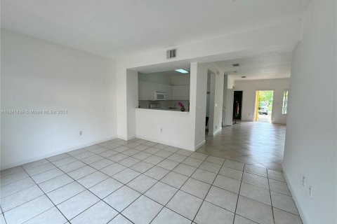 Townhouse in Miami, Florida 2 bedrooms, 114.64 sq.m. № 1421489 - photo 14