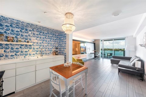 Condo in Miami Beach, Florida, 1 bedroom  № 952453 - photo 16