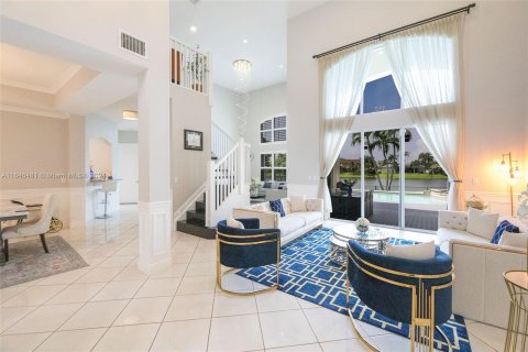 Casa en venta en Pembroke Pines, Florida, 5 dormitorios, 289.76 m2 № 1329246 - foto 3