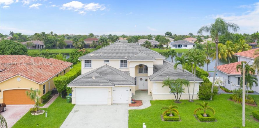 Casa en Pembroke Pines, Florida 5 dormitorios, 289.76 m2 № 1329246