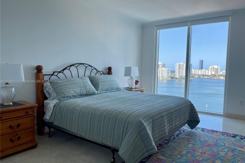 Condo in Aventura, Florida, 2 bedrooms  № 1330091 - photo 13