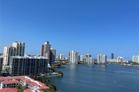 Condominio en venta en Aventura, Florida, 2 dormitorios, 185.9 m2 № 1330091 - foto 2