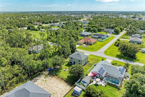 House in Punta Gorda, Florida 3 bedrooms, 207.73 sq.m. № 1289488 - photo 10