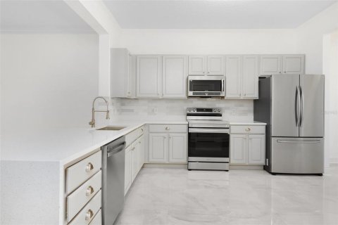 Condo in Kissimmee, Florida, 2 bedrooms  № 1352630 - photo 2