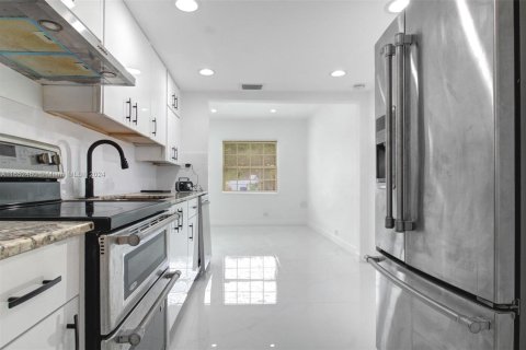 Casa en venta en Miami Gardens, Florida, 3 dormitorios, 106.65 m2 № 1347912 - foto 7