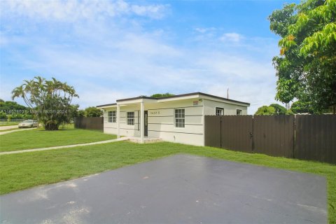 Casa en venta en Miami Gardens, Florida, 3 dormitorios, 106.65 m2 № 1347912 - foto 5