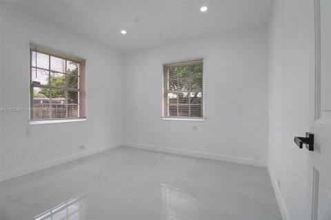 Casa en venta en Miami Gardens, Florida, 3 dormitorios, 106.65 m2 № 1347912 - foto 12