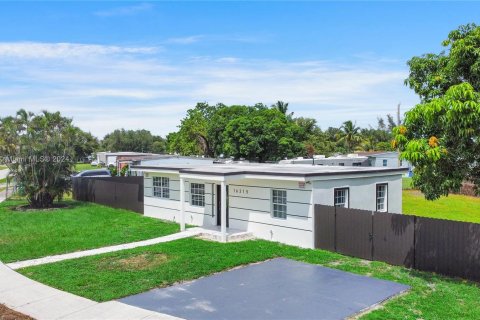 Villa ou maison à vendre à Miami Gardens, Floride: 3 chambres, 106.65 m2 № 1347912 - photo 1