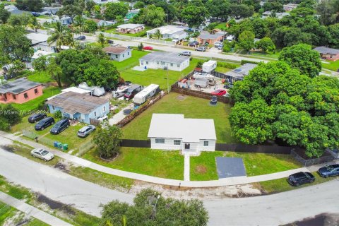 House in Miami Gardens, Florida 3 bedrooms, 106.65 sq.m. № 1347912 - photo 29