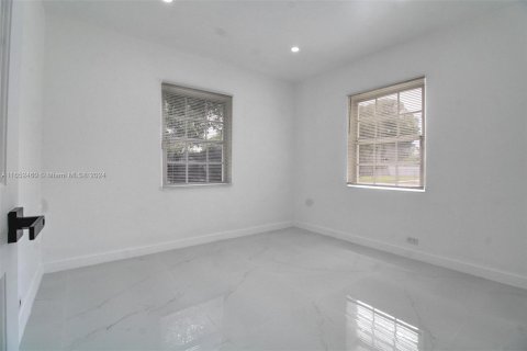 Casa en venta en Miami Gardens, Florida, 3 dormitorios, 106.65 m2 № 1347912 - foto 11