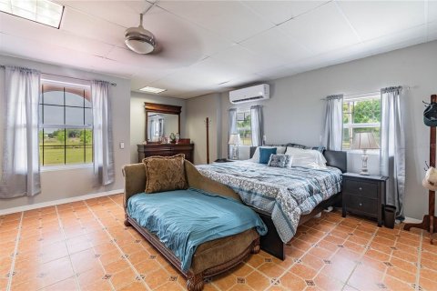 House in Brandon, Florida 6 bedrooms, 301.37 sq.m. № 820489 - photo 9