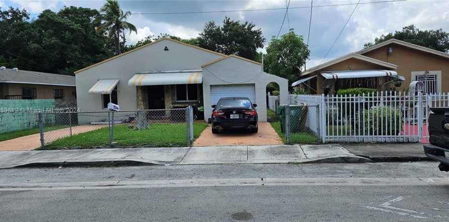 House in Miami, Florida 3 bedrooms, 102.19 sq.m. № 1381643