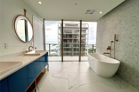 Condominio en venta en Miami, Florida, 3 dormitorios, 191.19 m2 № 1381686 - foto 15