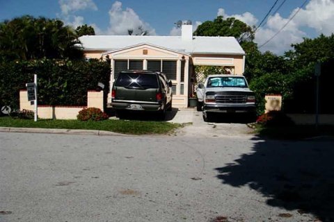 Купить виллу или дом в Серфсайд, Флорида 5 спален, 269.42м2, № 40306 - фото 3