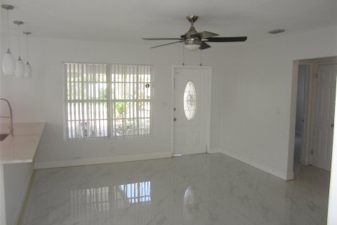 House in Fort Lauderdale, Florida 3 bedrooms, 94.02 sq.m. № 1139412 - photo 7