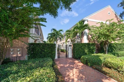 Touwnhouse à vendre à Tampa, Floride: 2 chambres, 117.89 m2 № 1392159 - photo 2