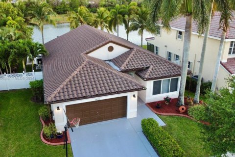 House in Miramar, Florida 3 bedrooms, 160.81 sq.m. № 1175878 - photo 4
