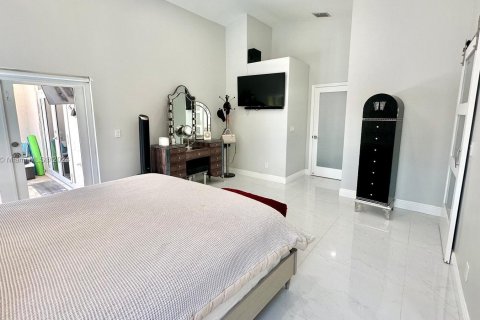 House in Miramar, Florida 3 bedrooms, 160.81 sq.m. № 1175878 - photo 26