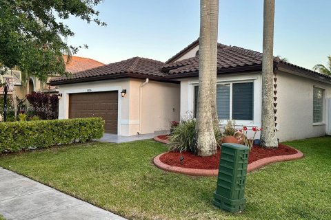 House in Miramar, Florida 3 bedrooms, 160.81 sq.m. № 1175878 - photo 6