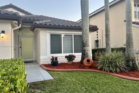 House in Miramar, Florida 3 bedrooms, 160.81 sq.m. № 1175878 - photo 7