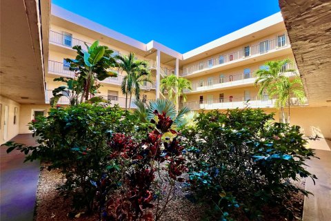 Condominio en venta en Lauderdale Lakes, Florida, 1 dormitorio, 69.49 m2 № 1223659 - foto 3