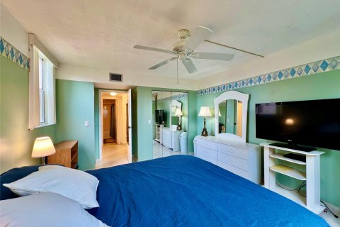 Condo in Lauderdale Lakes, Florida, 1 bedroom  № 1223659 - photo 17