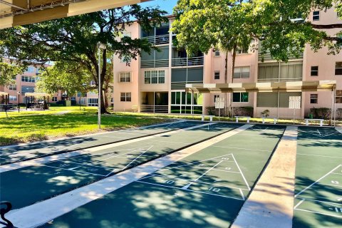 Condo in Lauderdale Lakes, Florida, 1 bedroom  № 1223659 - photo 5