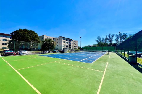 Condo in Lauderdale Lakes, Florida, 1 bedroom  № 1223659 - photo 10