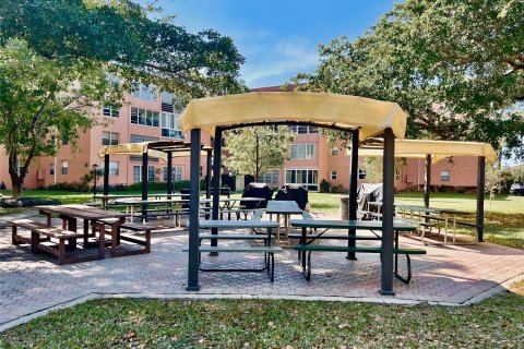 Condo in Lauderdale Lakes, Florida, 1 bedroom  № 1223659 - photo 7