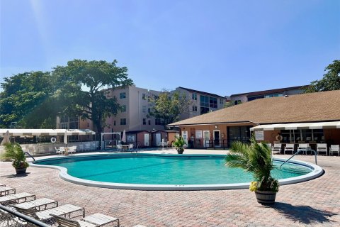 Condominio en venta en Lauderdale Lakes, Florida, 1 dormitorio, 69.49 m2 № 1223659 - foto 11