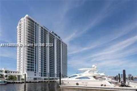 Condo in North Miami Beach, Florida, 4 bedrooms  № 1348078 - photo 9