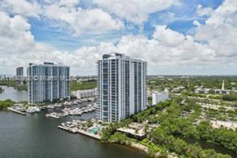 Copropriété à vendre à North Miami Beach, Floride: 4 chambres, 338.72 m2 № 1348078 - photo 1