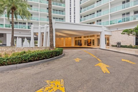 Copropriété à vendre à Sunny Isles Beach, Floride: 2 chambres, 126.07 m2 № 1348079 - photo 14